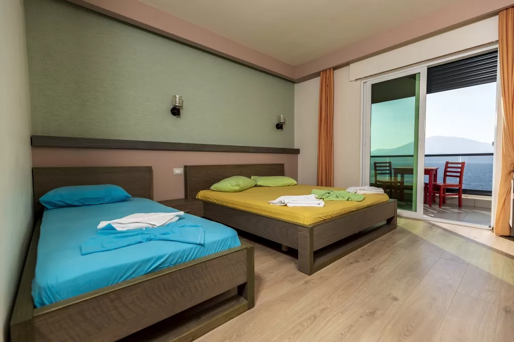 Picasso 8 - STD TRPL DBL SV Blc 2.jpg